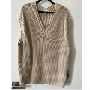 OVERSIZED SWEATER VEST - H&M - XL - $25